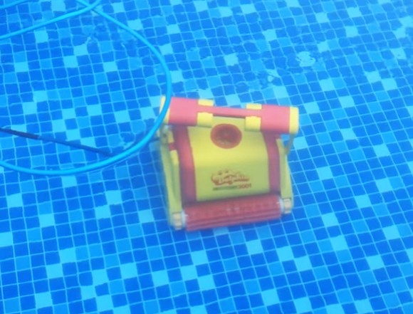 Vlastnosti bazénového vysavače Dolphin 3001