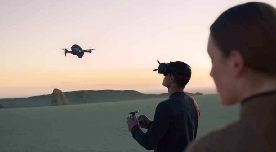 Vezměte na létání s dronem DJI FPV Combo někoho s sebou