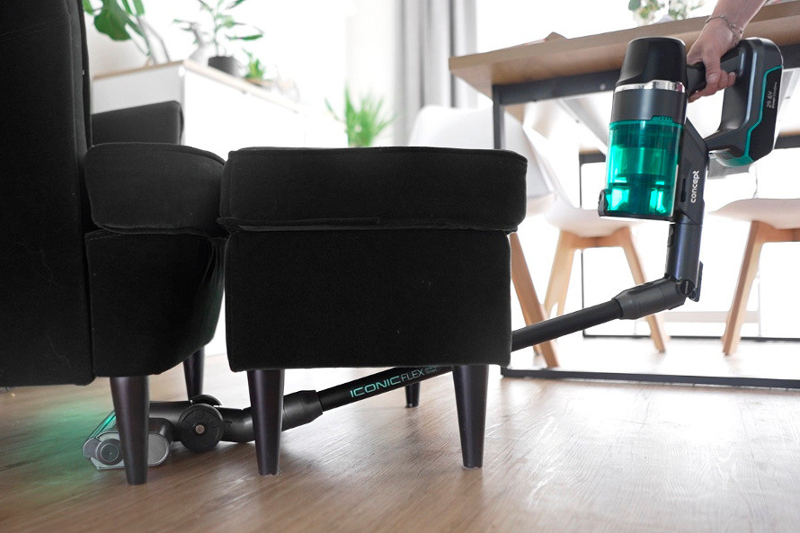 Flexibilní ohebný kloub nabízí až dvojnásobný dosah pod nízkým nábytkem