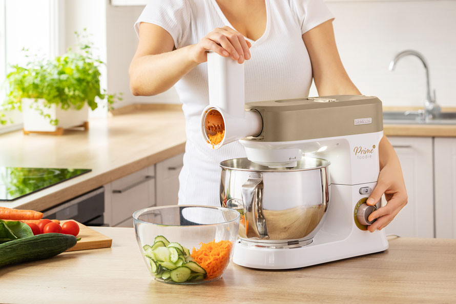 Sencor se 4 nerezovými nástavci na strouhání