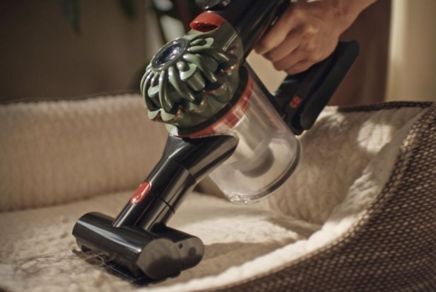 Ruční nebo tyčové provedení? Dyson V8 Cyclone vám umožní si vybrat podle sebe