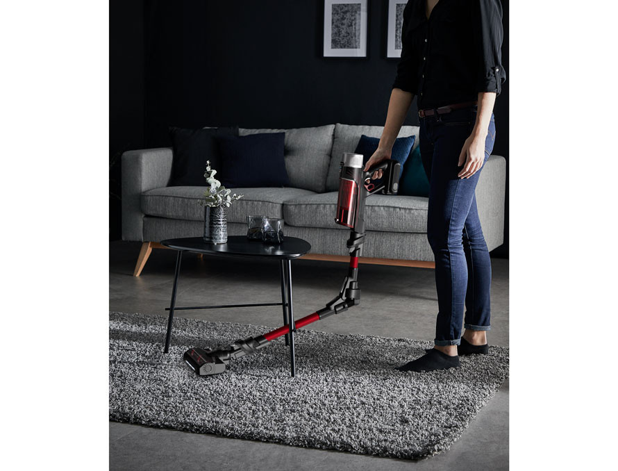 Uklidí snadno i pod nízkým nábytkem