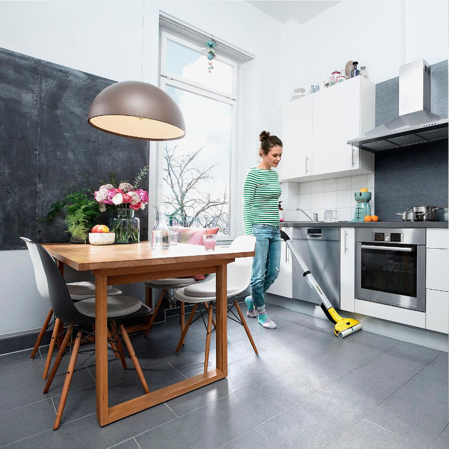 Odstraňuje prach a tekutiny