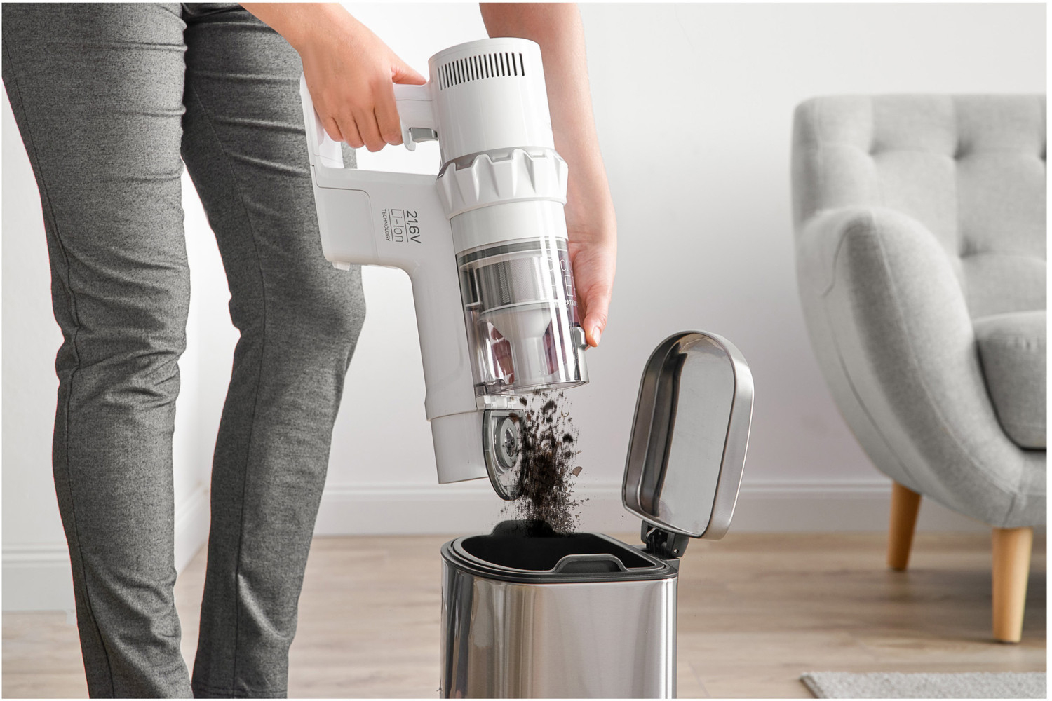 Snadno vyjímatelná nádoba na prach s HEPA filtrem