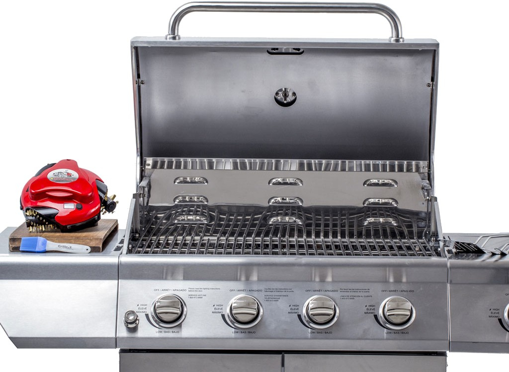 Grillbot vydrhne špínu z grilů